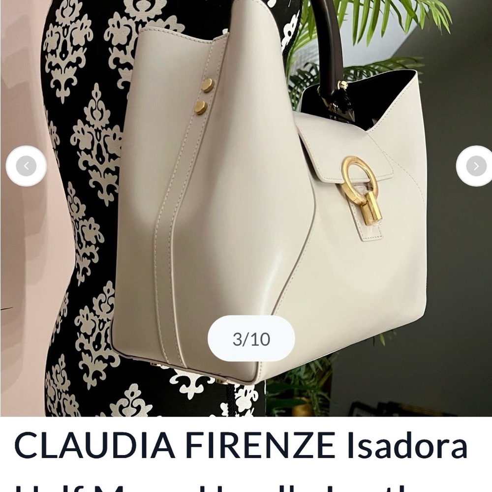 Elegant White Leather Handbag with Gold Accents - Picture 3 of 6